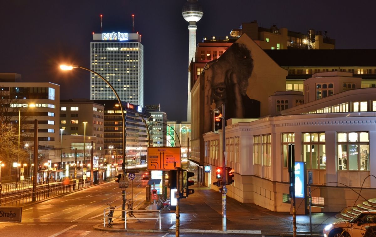 Allee mit Gründerzeitfassaden